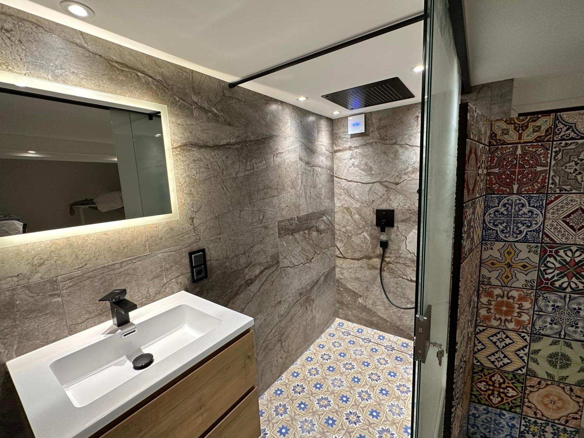 Doppelbett Suite, Naehe Messe Apartment Düsseldorf